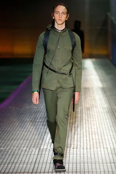 Look 25